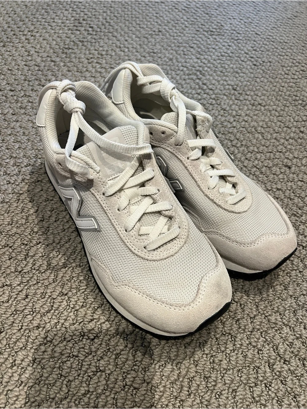 New Balance White/Light Gray Women's Sneakers size 8